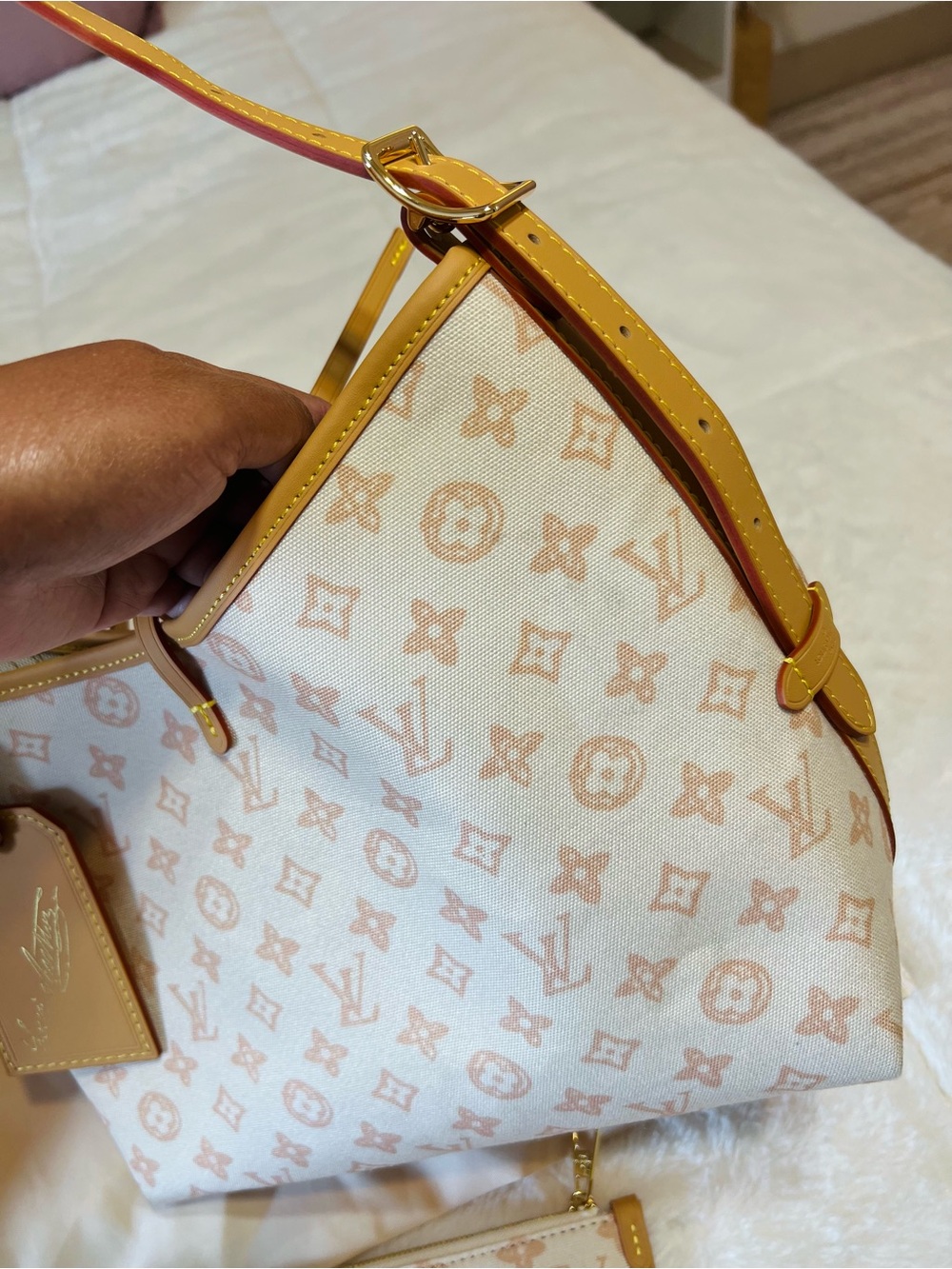 LV Carry All PM! PLS READ THE DESCRIPTION!! - Picture 16 of 17